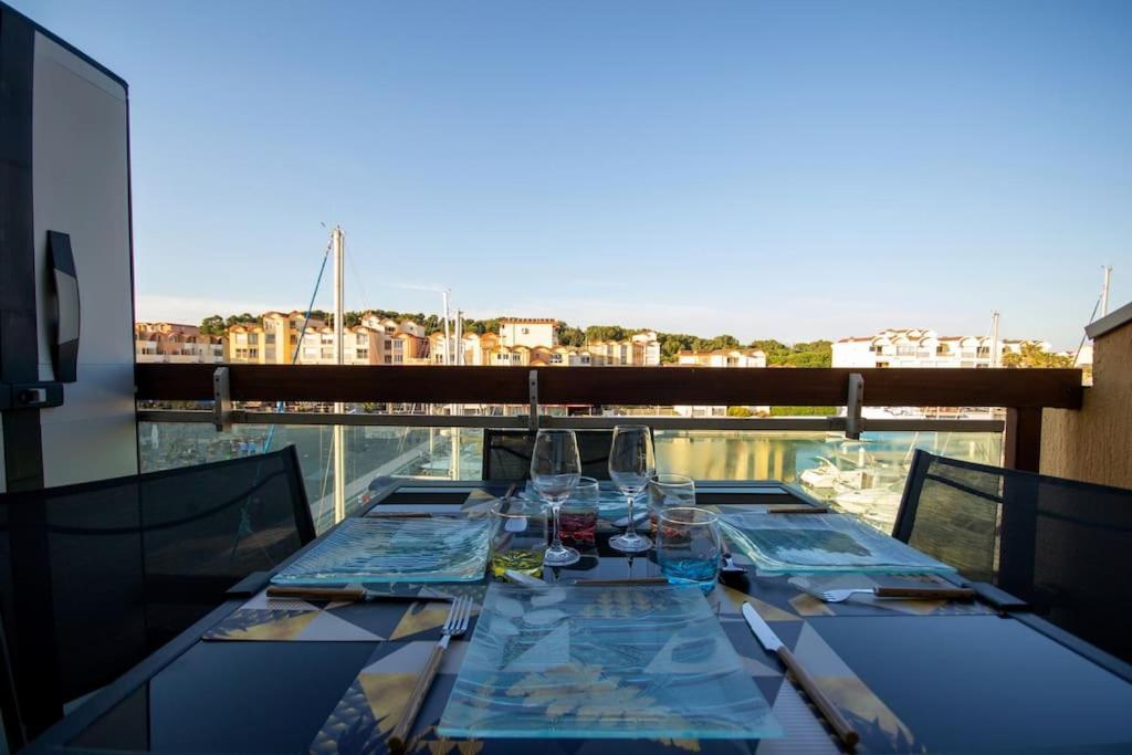 Mer Veilleuse Gruissan - Clim - Piscine ภายนอก รูปภาพ